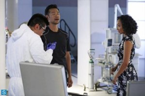 Agents-of-S-H-I-E-L-D-Episode-1-05-Girl-in-the-Flower-Dress-Promotional-Photos-agents-of-shield-35785108-595-396