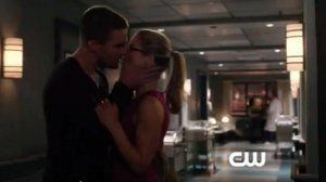 arrow Oliver Felicity Kiss