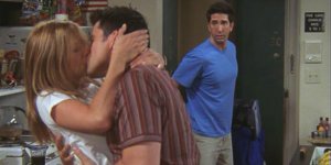 friends-rachel-joey-kiss-ross