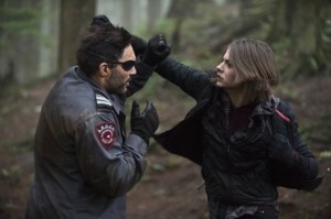 arrow-image-the-return-manu-bennett-willa-holland-600x399