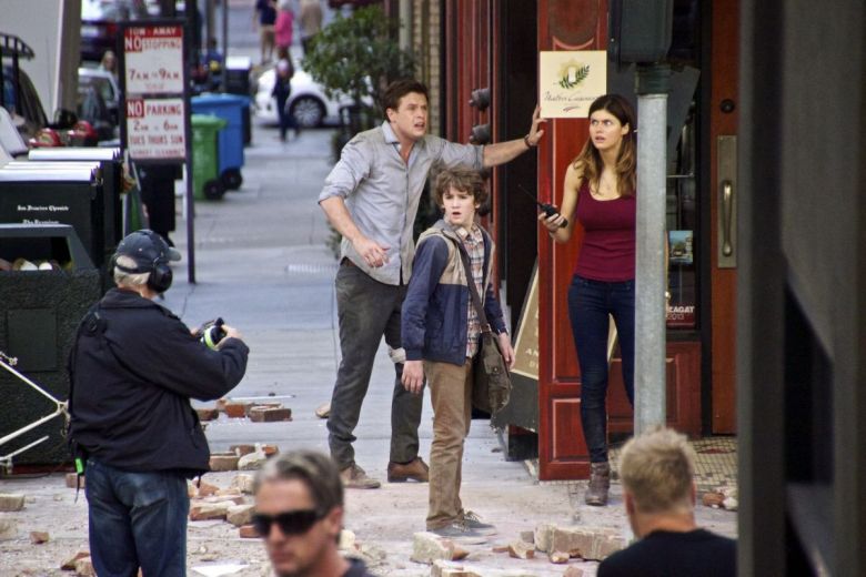 alexandra-daddario-on-the-set-of-san-andreas-in-san-francisco_2