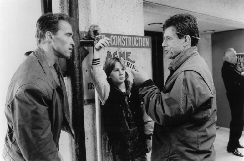 still-of-arnold-schwarzenegger,-john-mctiernan-and-austin-obrien-in-siste-actionhjälten-(1993)-large-picture
