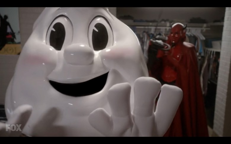 Scream Queens Look Behind You