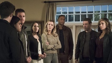 the-flash-arrow-le-cross-over-en-images-une-427x240