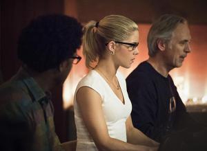 Arrow -- "Lost in the Flood" -- Image AR422a_0437b.jpg -- Pictured (L-R): Echo Kellum as Curtis Holt, Emily Bett Rickards as Felicity Smoak and Tom Amandes as Noah Kuttler/Calculator -- Photo: Dean Buscher/The CW -- ÃÂ© 2016 The CW Network, LLC. All Rights Reserved.